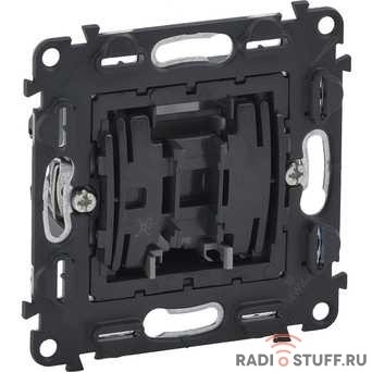 Legrand 752007 Valena IN'MATIC.Переключатель промежуточный 10АХ 250В.Винтовые зажимы